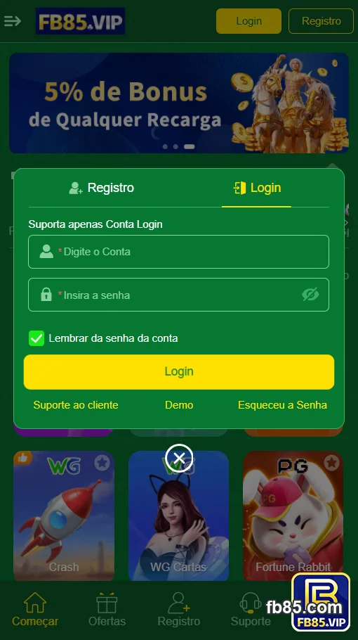 Atendente feliz oferecendo suporte 24/7 ao jogador