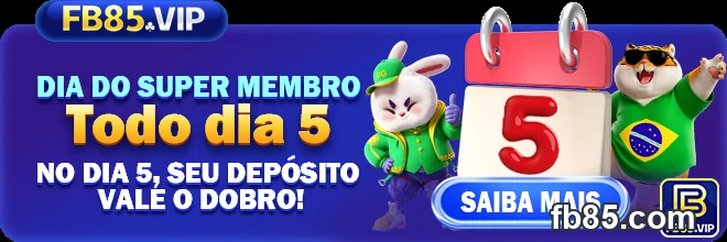 Atendente ajudando usuário via chat móvel seguro